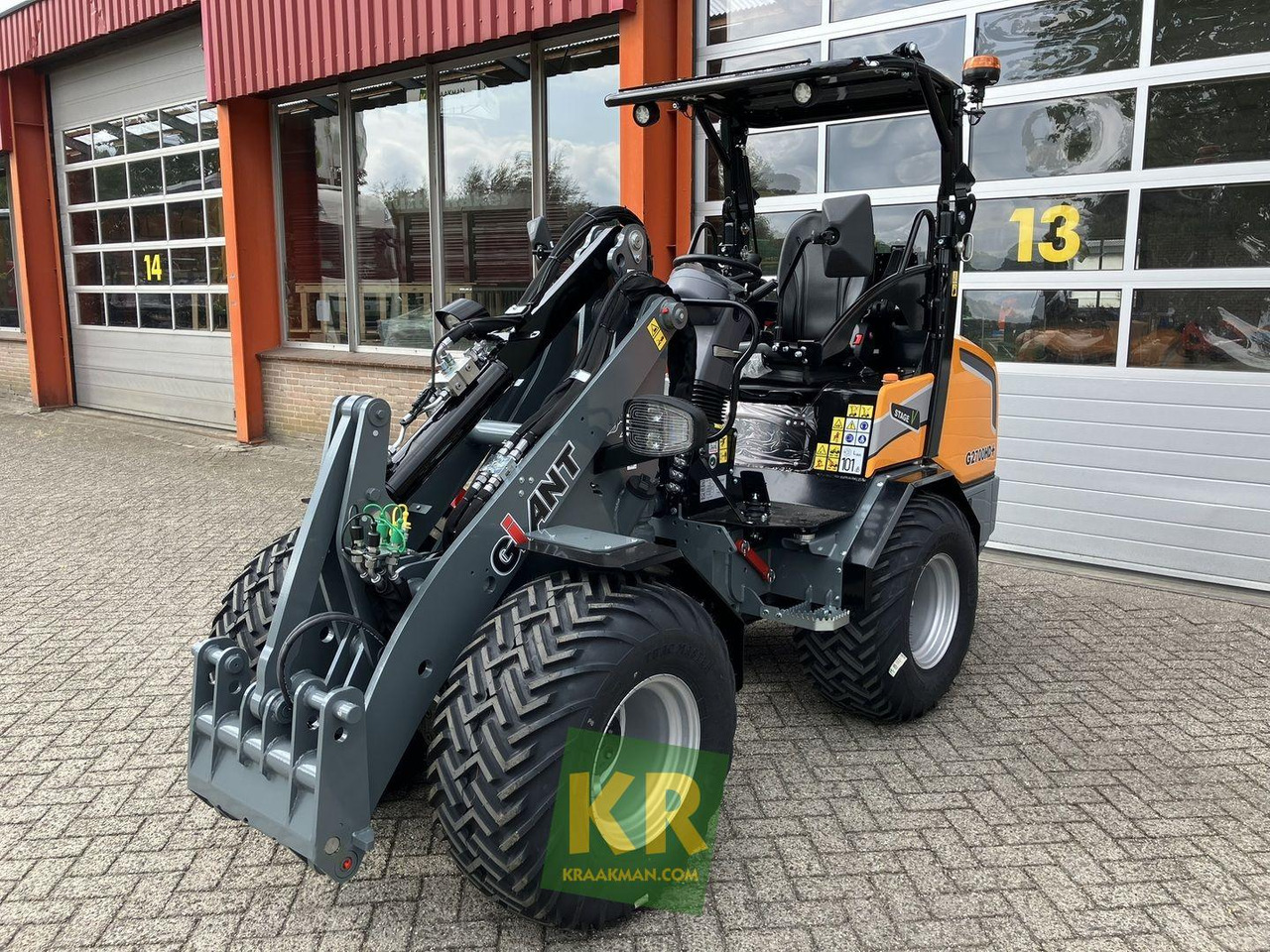Giant G2700 HD - Compact loader: picture 1 Giant G2700 HD - Compact loader: picture 1