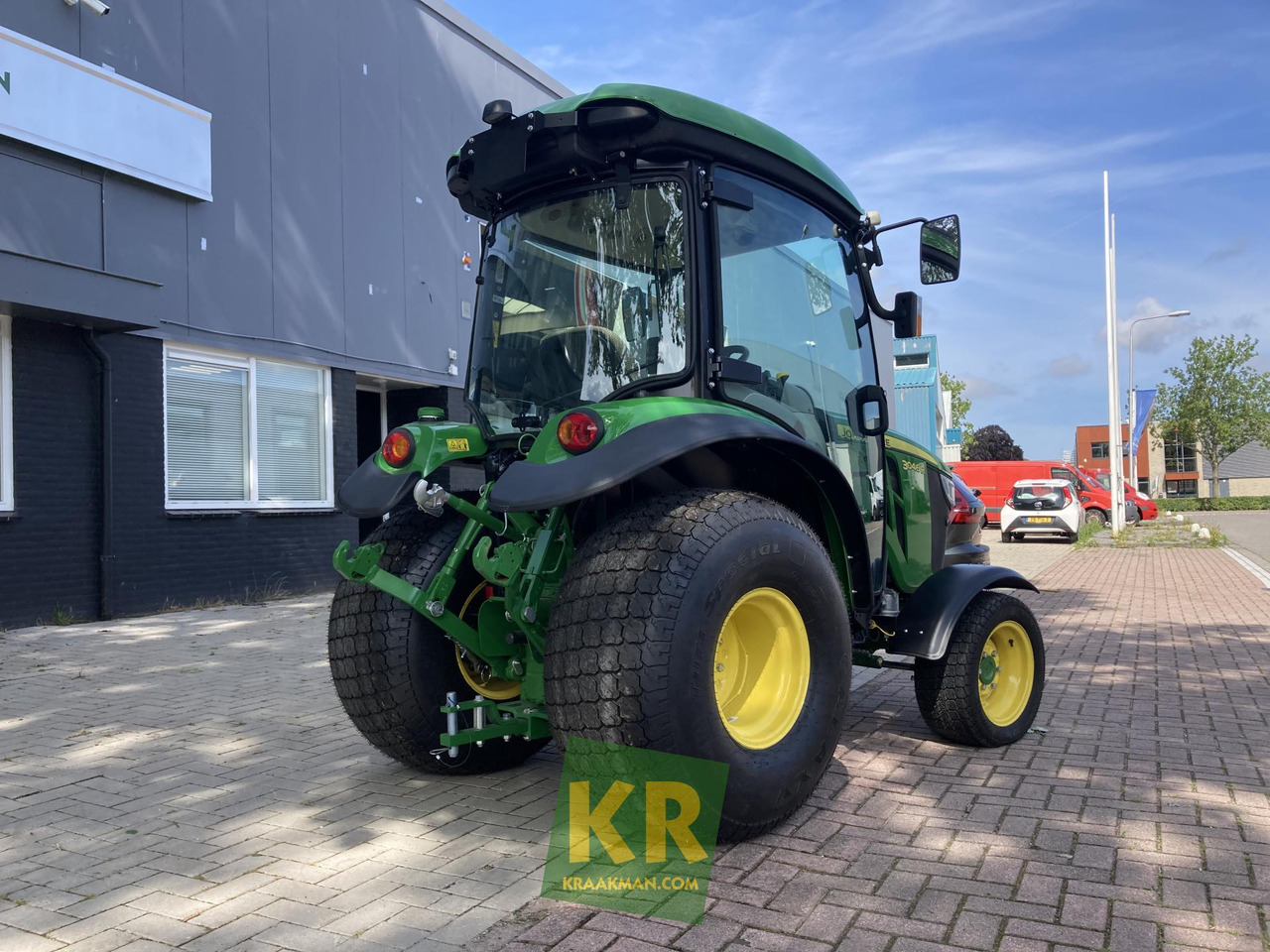 John Deere 3046R - Compact tractor: picture 2 John Deere 3046R - Compact tractor: picture 2