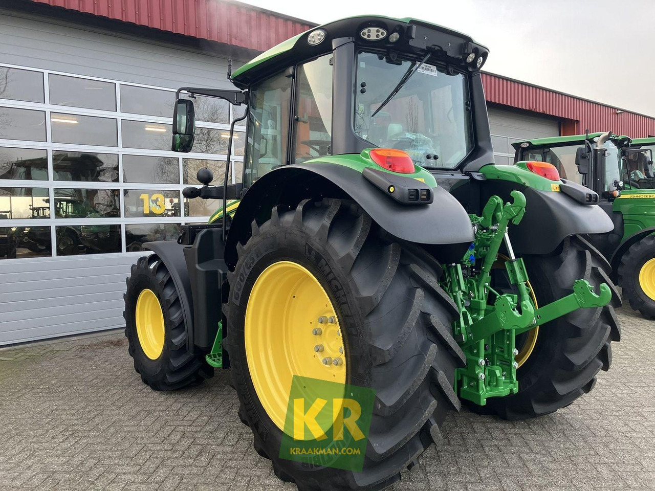 John Deere 6090M - Farm tractor: picture 5 John Deere 6090M - Farm tractor: picture 5