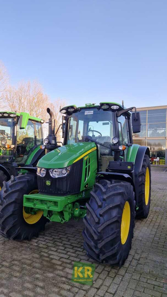 John Deere 6120M - Farm tractor: picture 1 John Deere 6120M - Farm tractor: picture 1