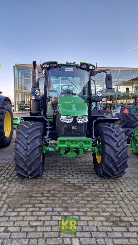 John Deere 6120M - Farm tractor: picture 2 John Deere 6120M - Farm tractor: picture 2