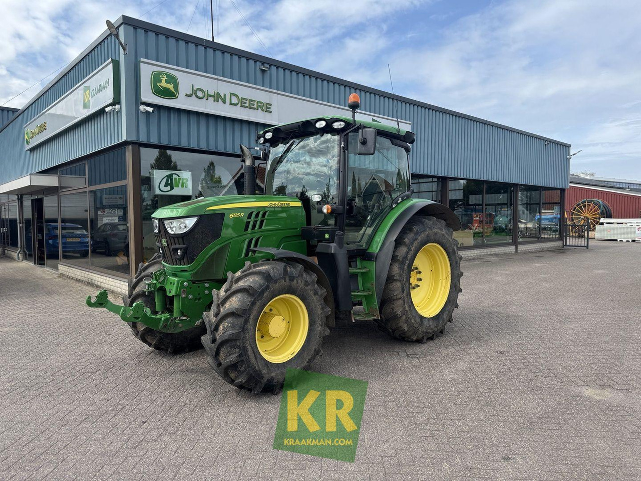 John Deere 6125R - Farm tractor: picture 1 John Deere 6125R - Farm tractor: picture 1