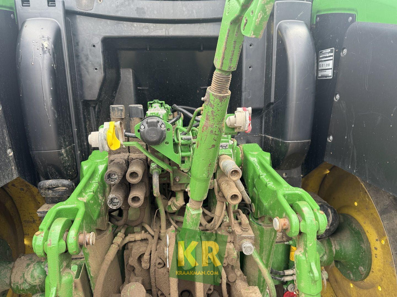 John Deere 6125R - Farm tractor: picture 3 John Deere 6125R - Farm tractor: picture 3