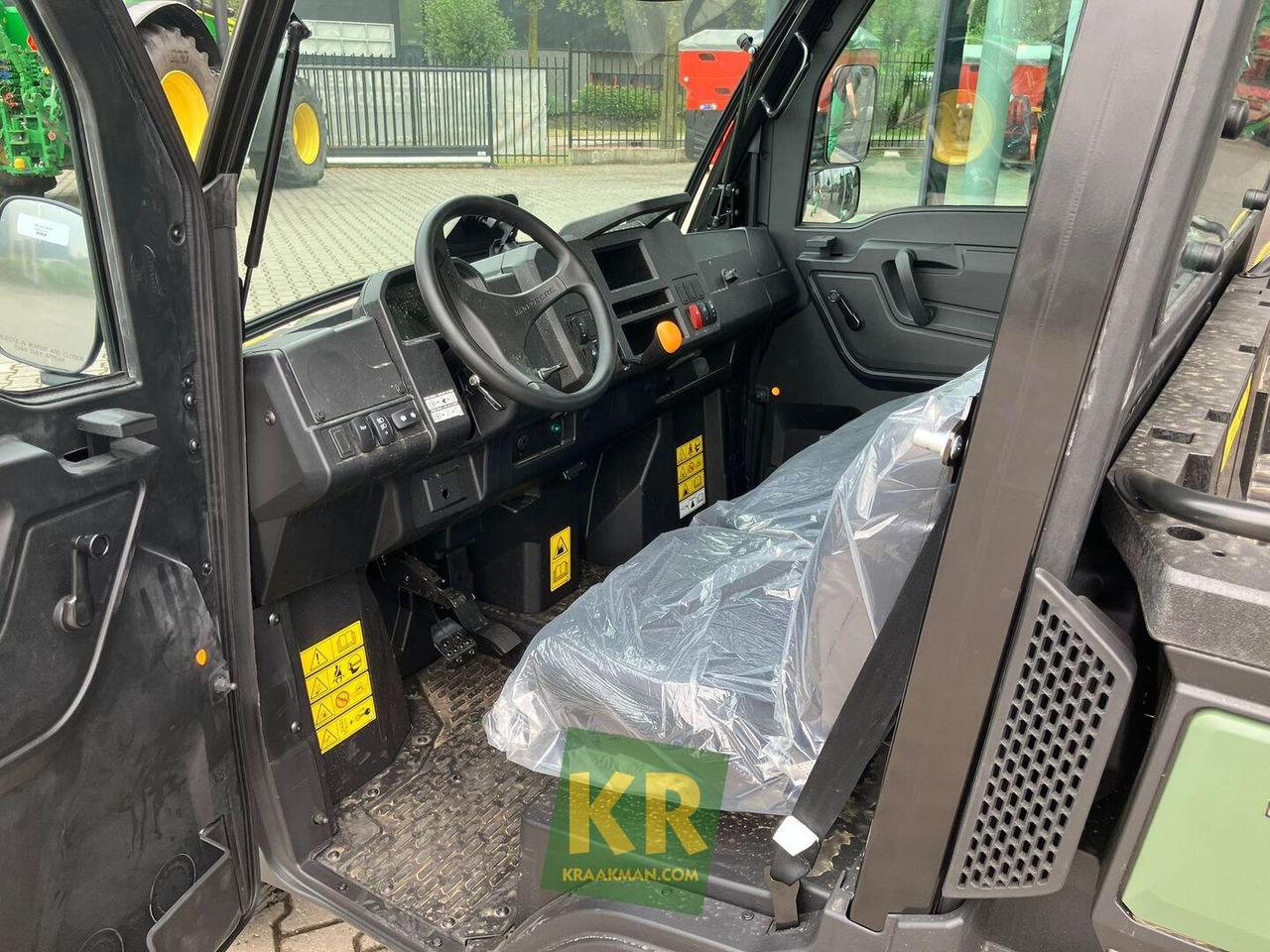 John Deere XUV875M - ATV/ Quad: picture 4 John Deere XUV875M - ATV/ Quad: picture 4