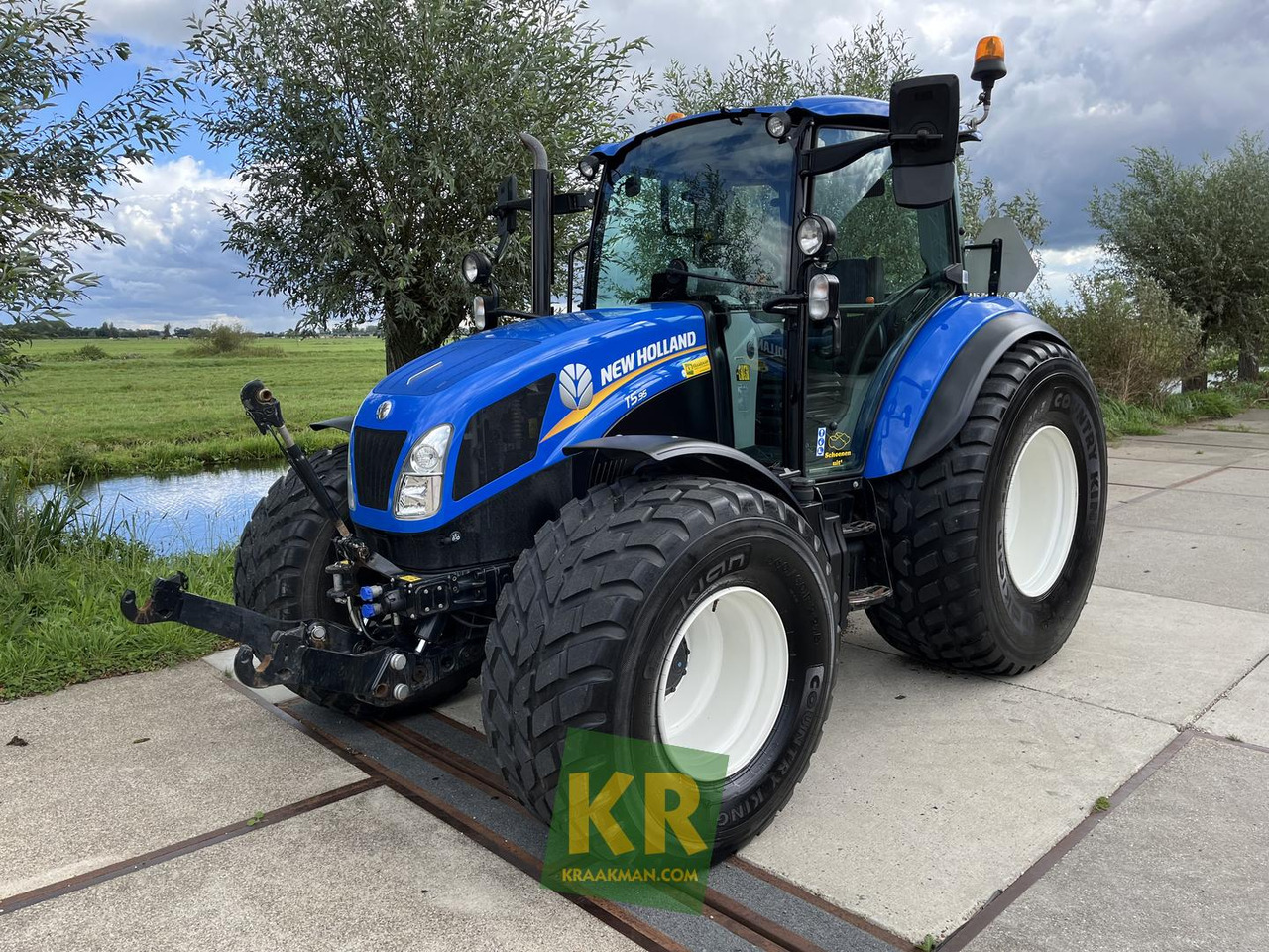 New Holland T5.95 - Farm tractor: picture 1 New Holland T5.95 - Farm tractor: picture 1