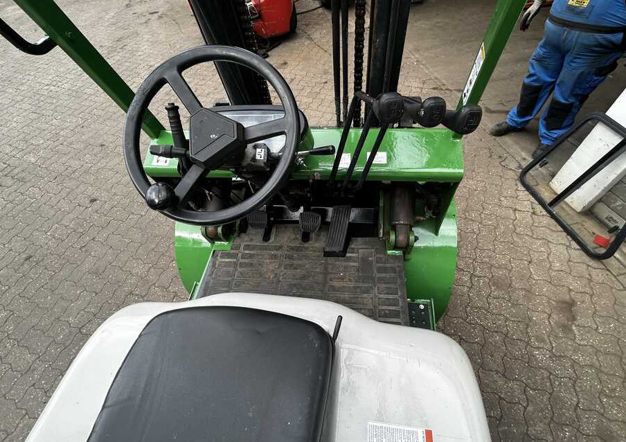 Artison FD35.48 - Diesel forklift: picture 3 Artison FD35.48 - Diesel forklift: picture 3