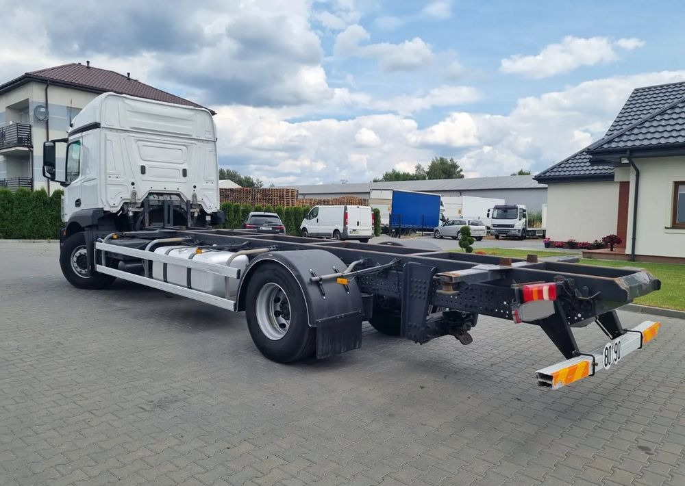 Mercedes-Benz Actros 1836 - Curtain side truck: picture 4 Mercedes-Benz Actros 1836 - Curtain side truck: picture 4