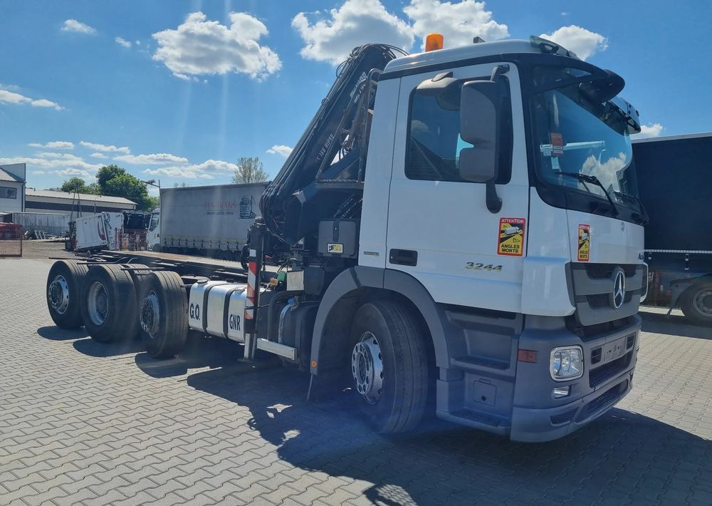 Mercedes-Benz Actros 3244 - Cab chassis truck: picture 3 Mercedes-Benz Actros 3244 - Cab chassis truck: picture 3