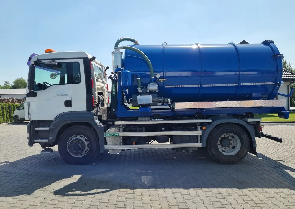 Garbage truck Scania P360: picture 13