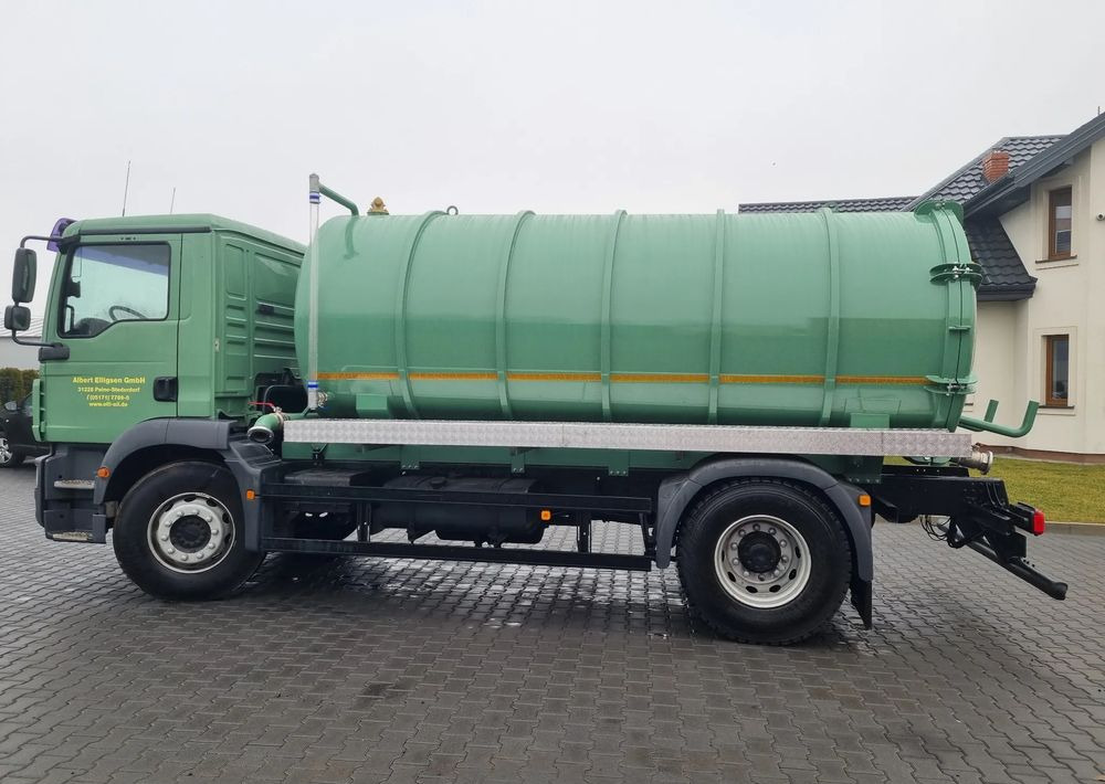 Garbage truck Scania P360: picture 12