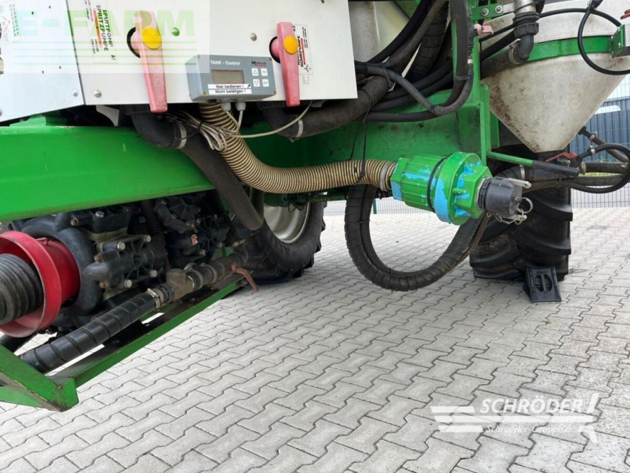 CHD f 5242 - Trailed sprayer: picture 2 CHD f 5242 - Trailed sprayer: picture 2