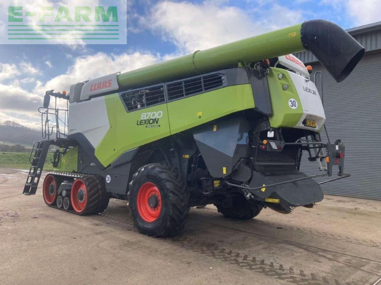 CLAAS LEXION 8700 TT - Combine harvester: picture 2 CLAAS LEXION 8700 TT - Combine harvester: picture 2