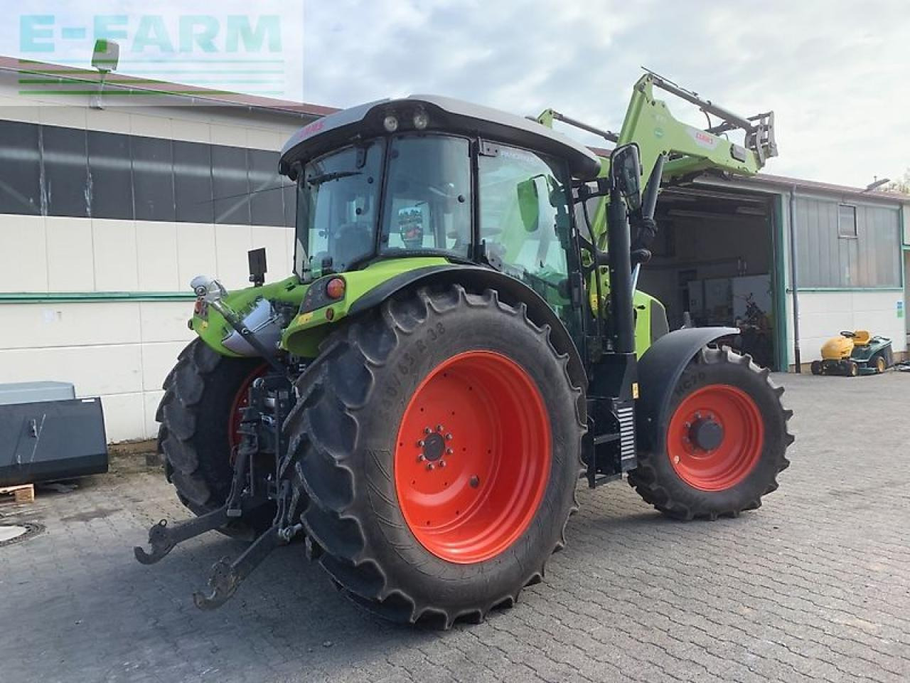 CLAAS arion 420 - Farm tractor: picture 5 CLAAS arion 420 - Farm tractor: picture 5