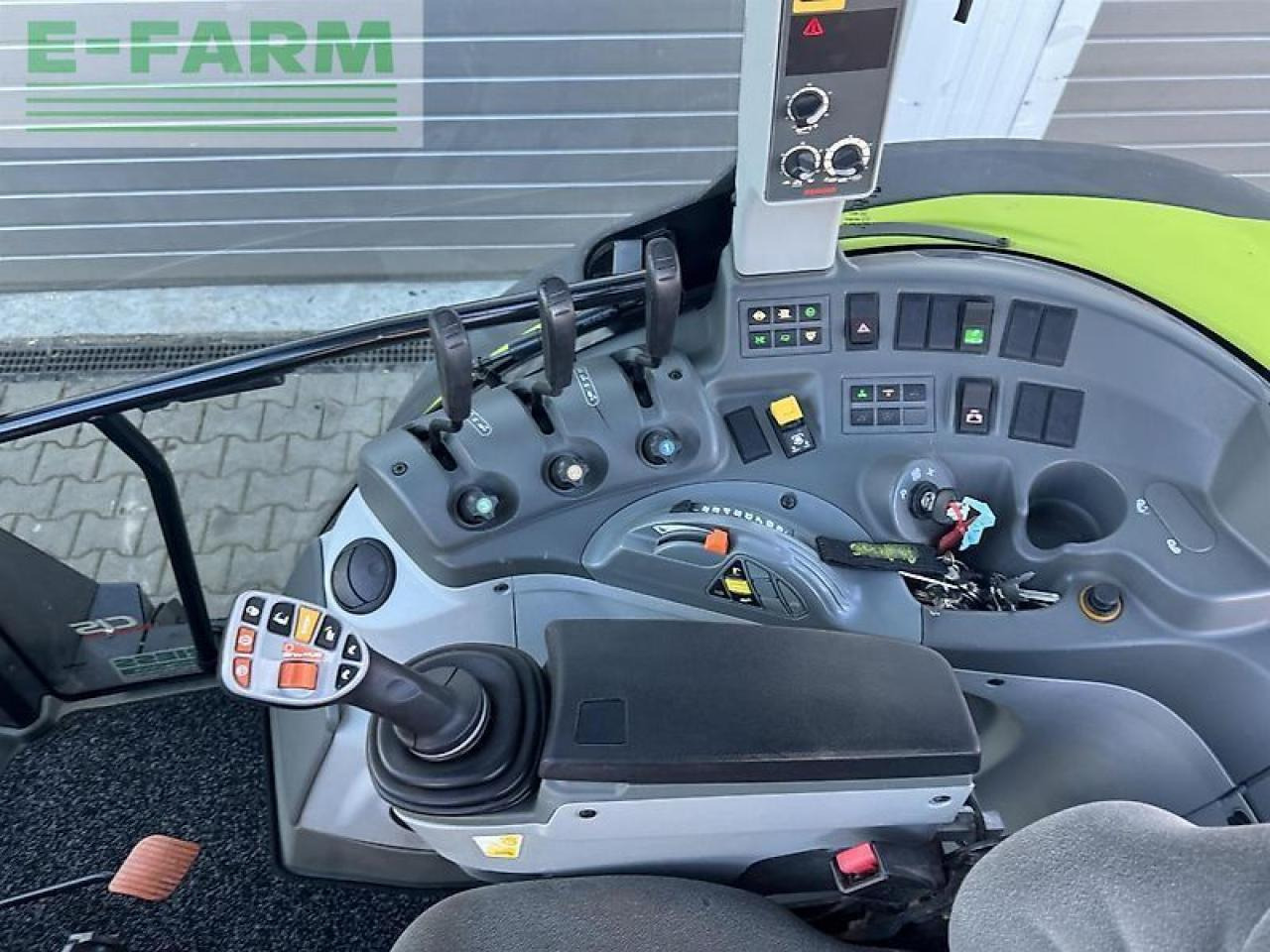 CLAAS arion 420 cis a32 - Farm tractor: picture 5 CLAAS arion 420 cis a32 - Farm tractor: picture 5