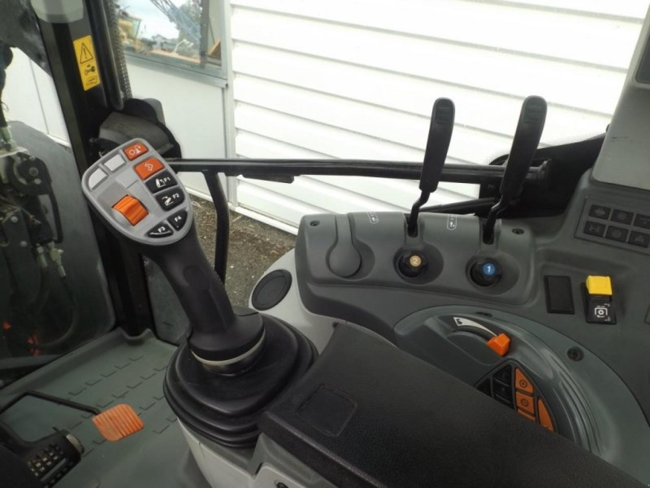 Farm tractor CLAAS arion 430 mr advance: picture 10