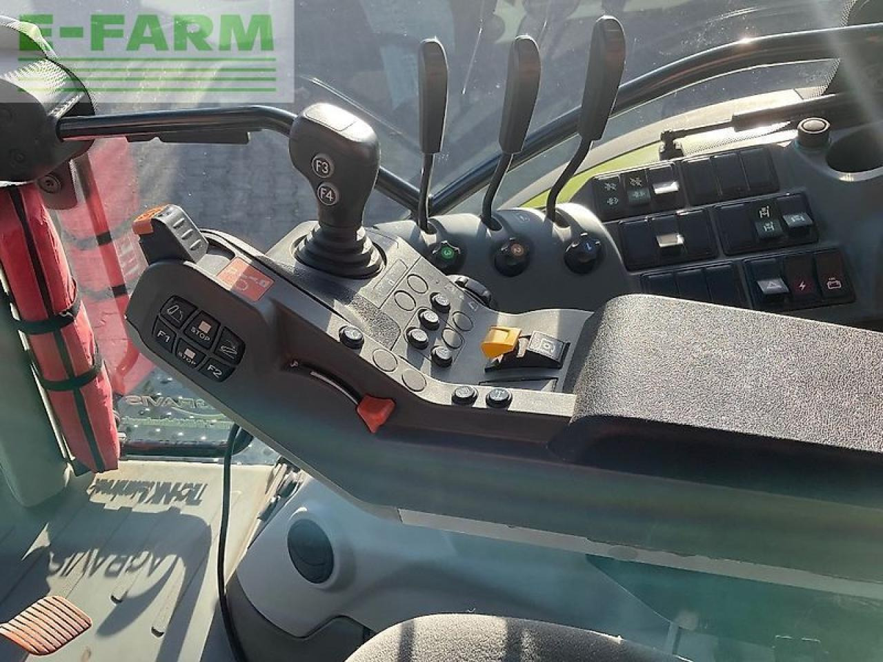 Farm tractor CLAAS arion 610: picture 18