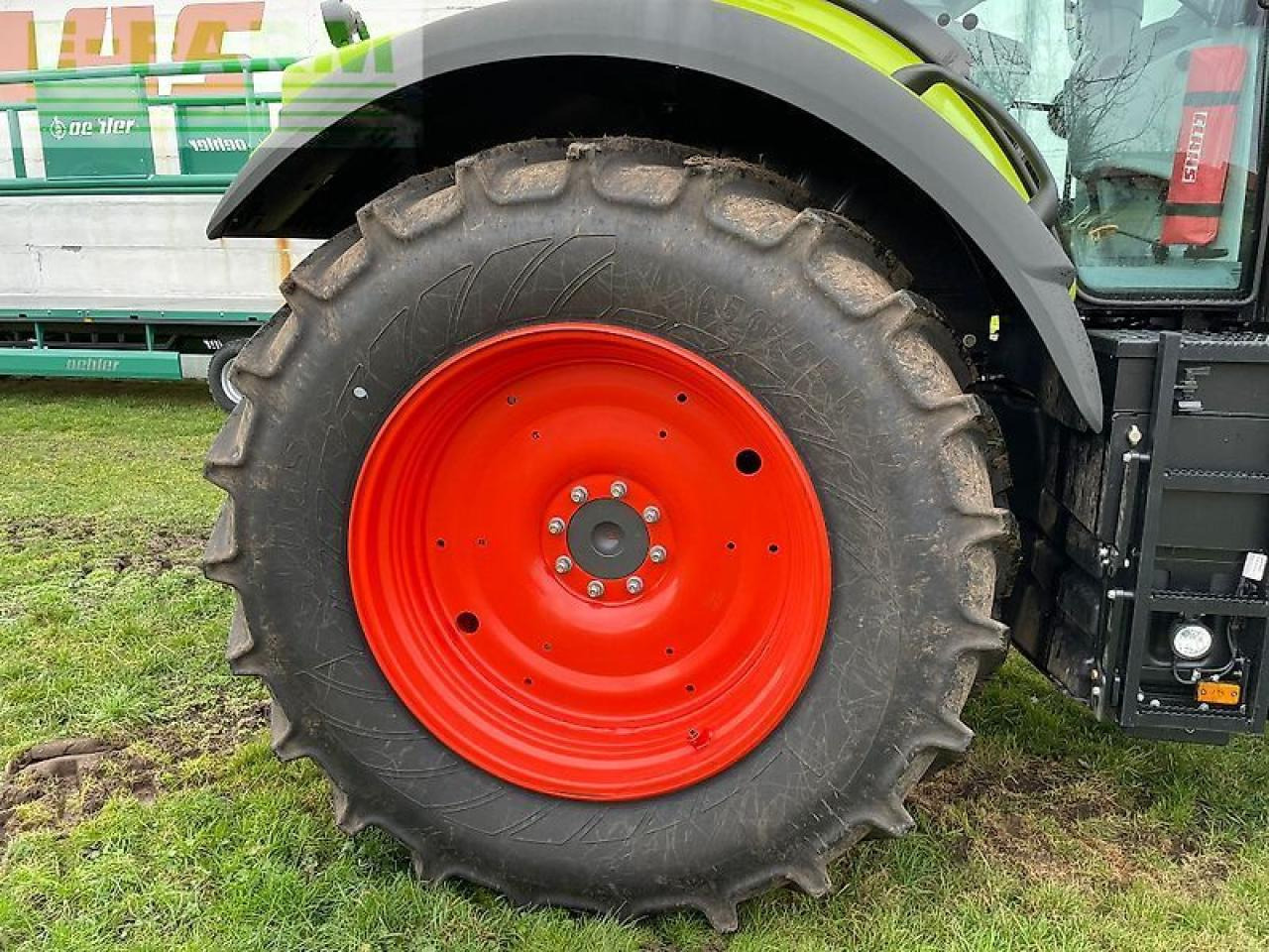 Farm tractor CLAAS axion 800: picture 12