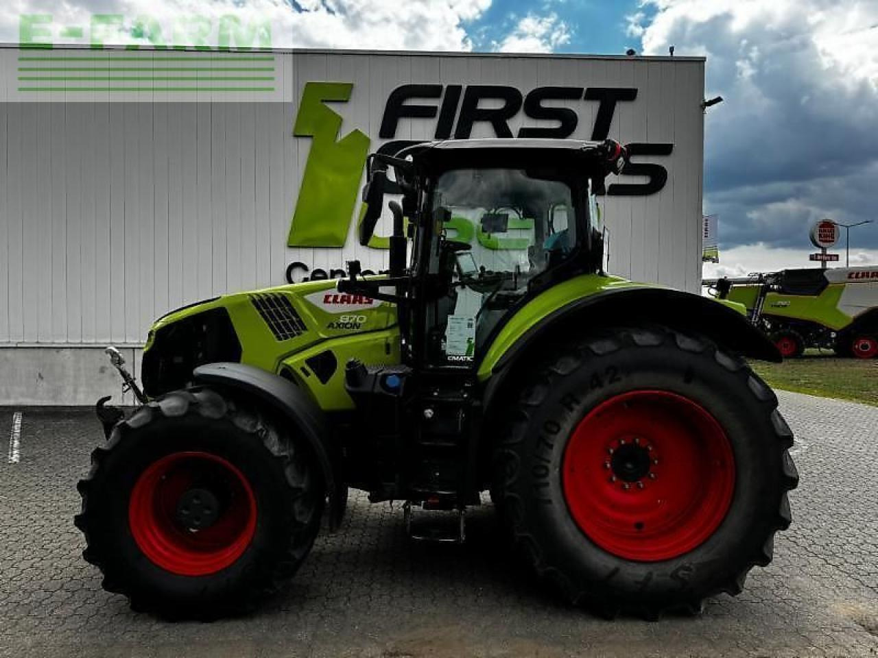 CLAAS axion 870 - Farm tractor: picture 2 CLAAS axion 870 - Farm tractor: picture 2