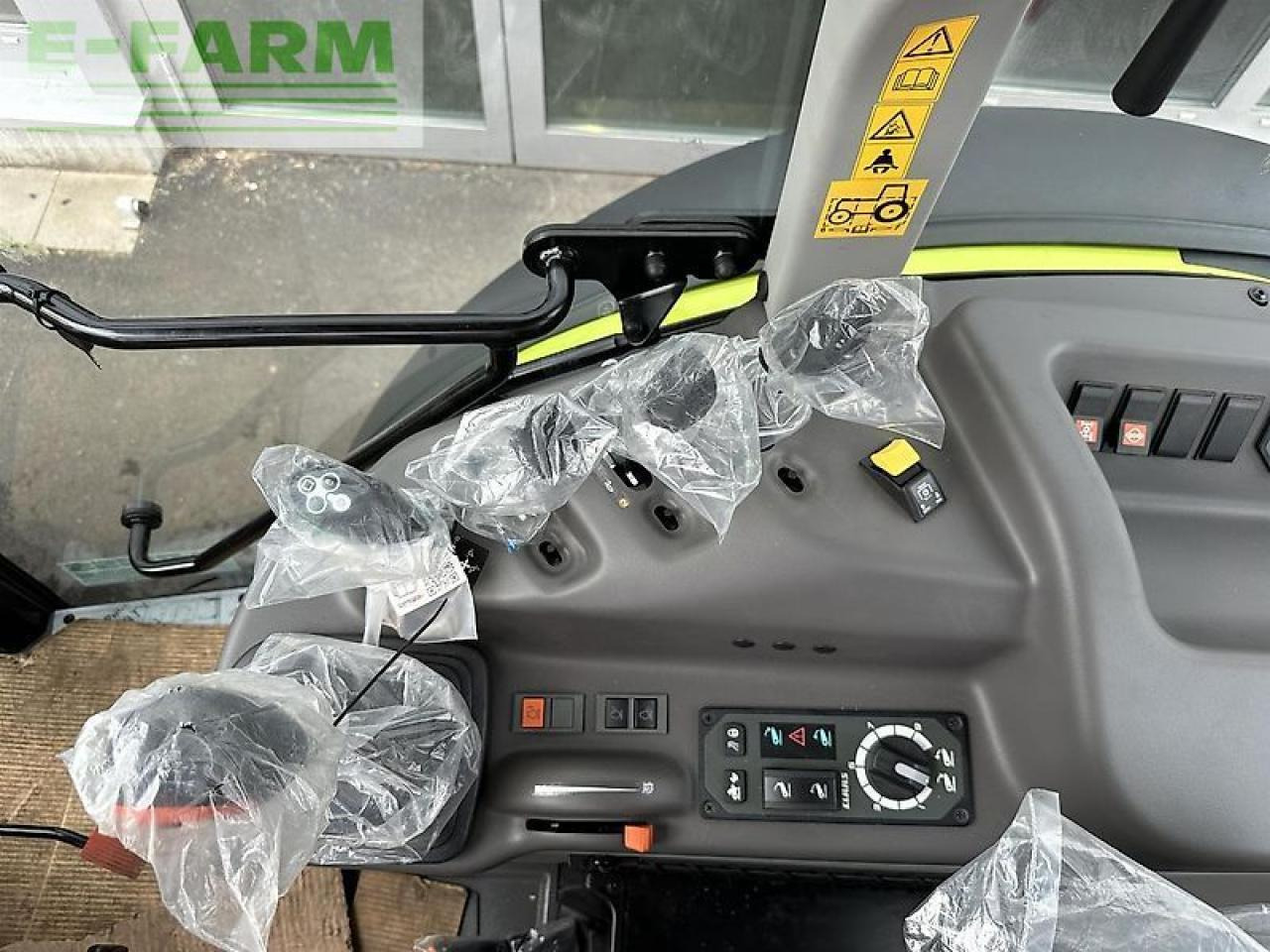 CLAAS axos 240 advanced fl-konsole - Farm tractor: picture 5 CLAAS axos 240 advanced fl-konsole - Farm tractor: picture 5