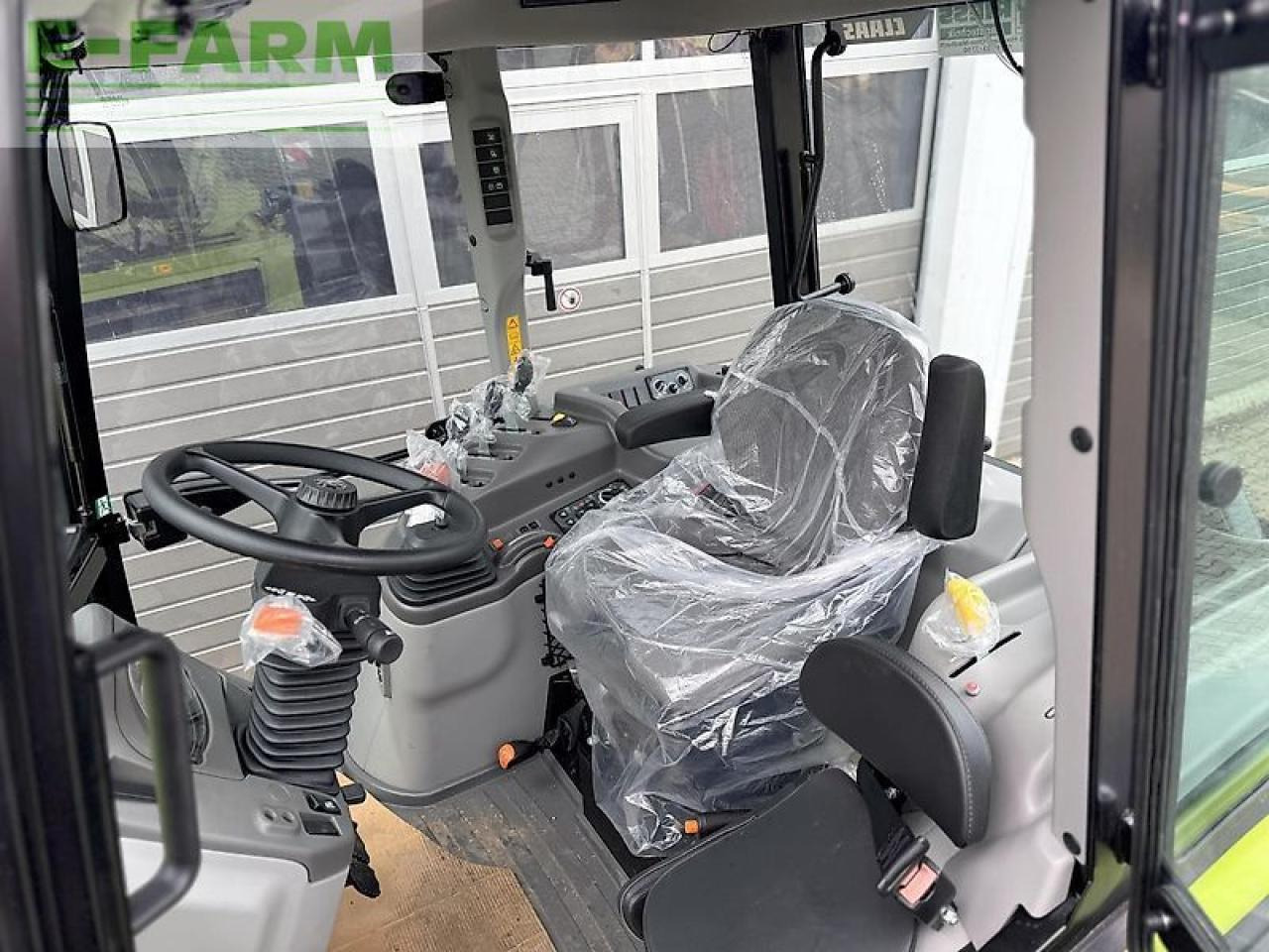 CLAAS axos 240 advanced fl-konsole - Farm tractor: picture 4 CLAAS axos 240 advanced fl-konsole - Farm tractor: picture 4