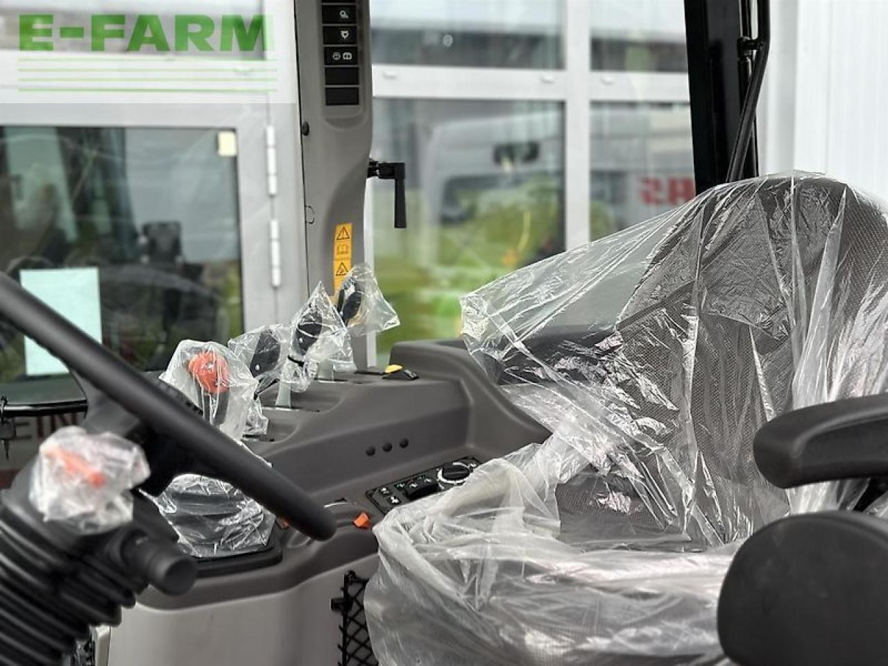 CLAAS axos 240 advanced fl-konsole - Farm tractor: picture 4 CLAAS axos 240 advanced fl-konsole - Farm tractor: picture 4