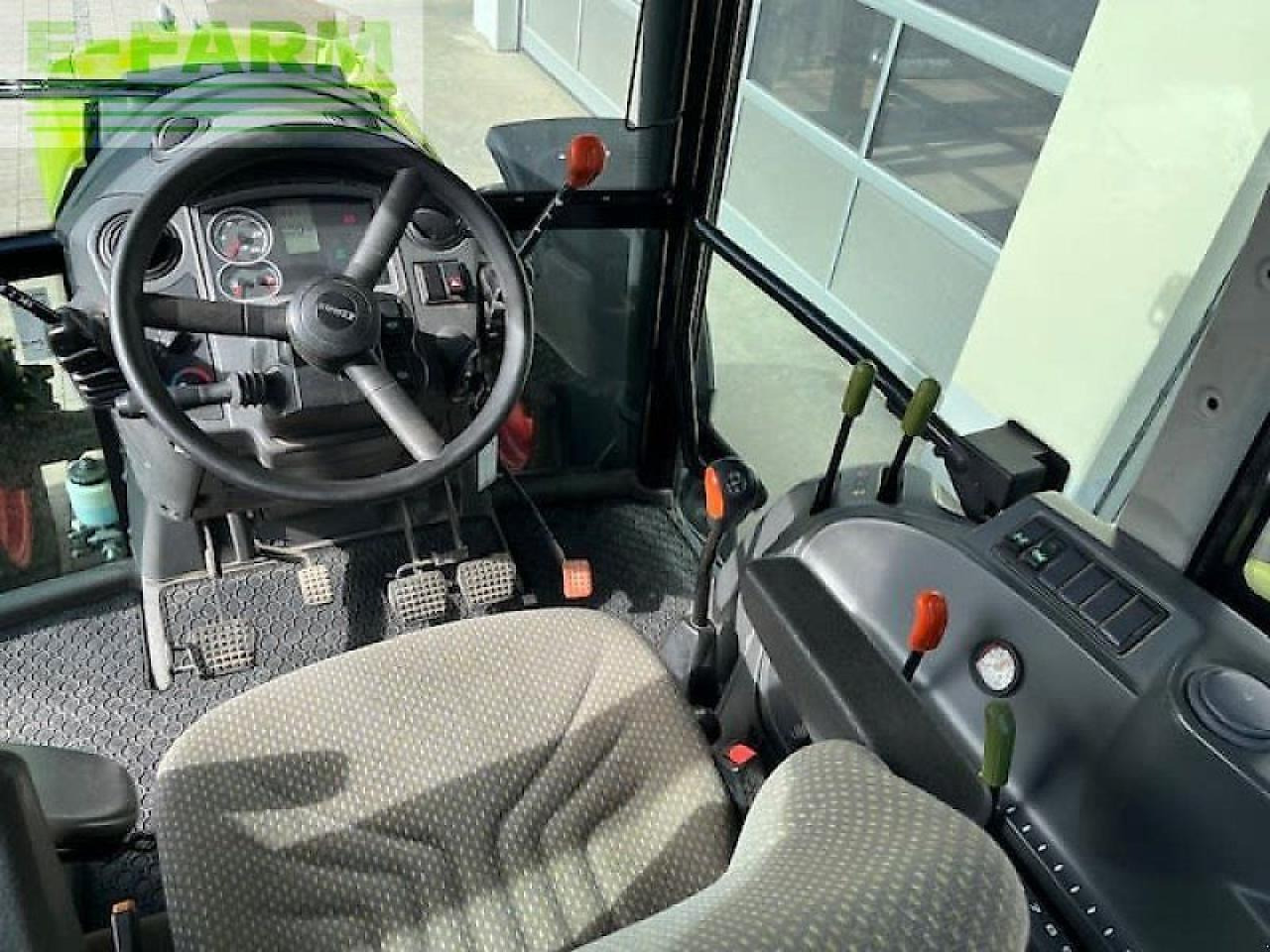 CLAAS axos 310 c C - Farm tractor: picture 5 CLAAS axos 310 c C - Farm tractor: picture 5