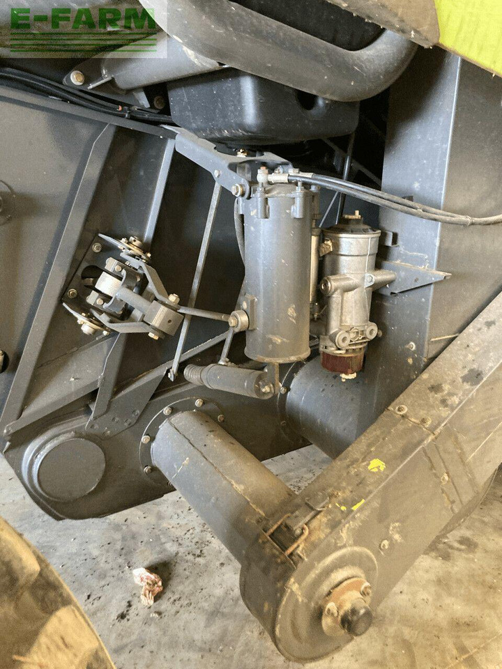 CLAAS lexion 740 t4 - Combine harvester: picture 2 CLAAS lexion 740 t4 - Combine harvester: picture 2