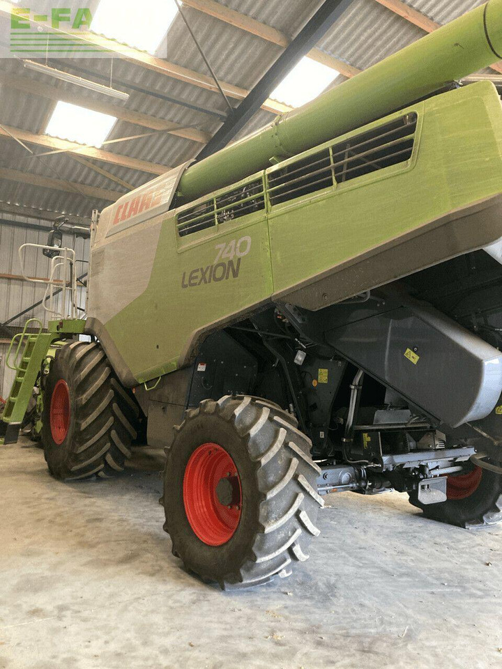 CLAAS lexion 740 t4 - Combine harvester: picture 5 CLAAS lexion 740 t4 - Combine harvester: picture 5