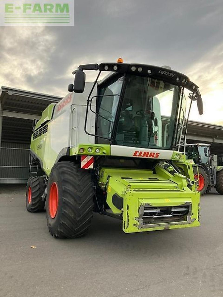 CLAAS lexion 740 tier 4 - Combine harvester: picture 1 CLAAS lexion 740 tier 4 - Combine harvester: picture 1