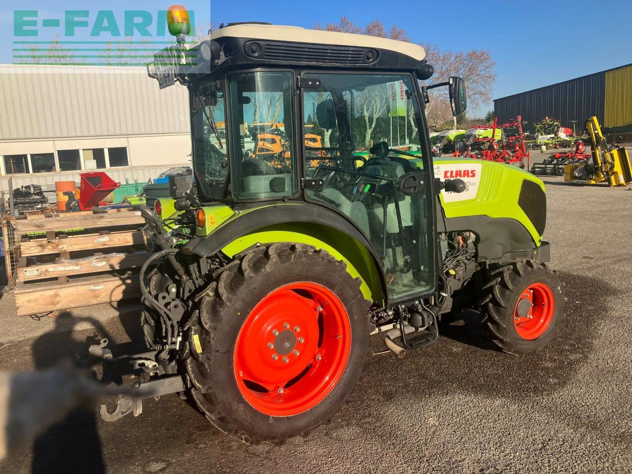 CLAAS nexos 220 ve cabine 4rm - Farm tractor: picture 2 CLAAS nexos 220 ve cabine 4rm - Farm tractor: picture 2
