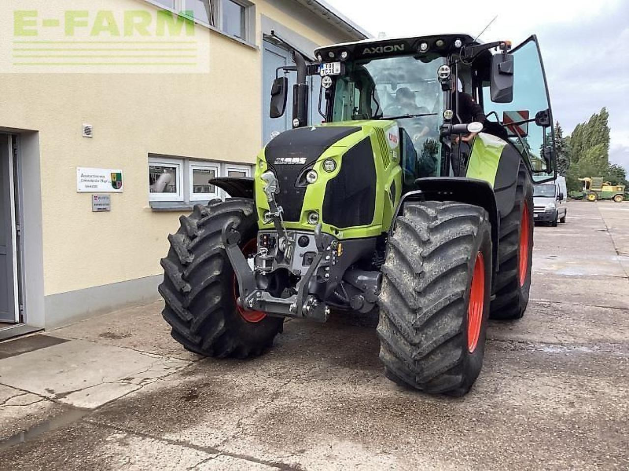 CLAAS traktor axion 830 cm cebis - Farm tractor: picture 2 CLAAS traktor axion 830 cm cebis - Farm tractor: picture 2