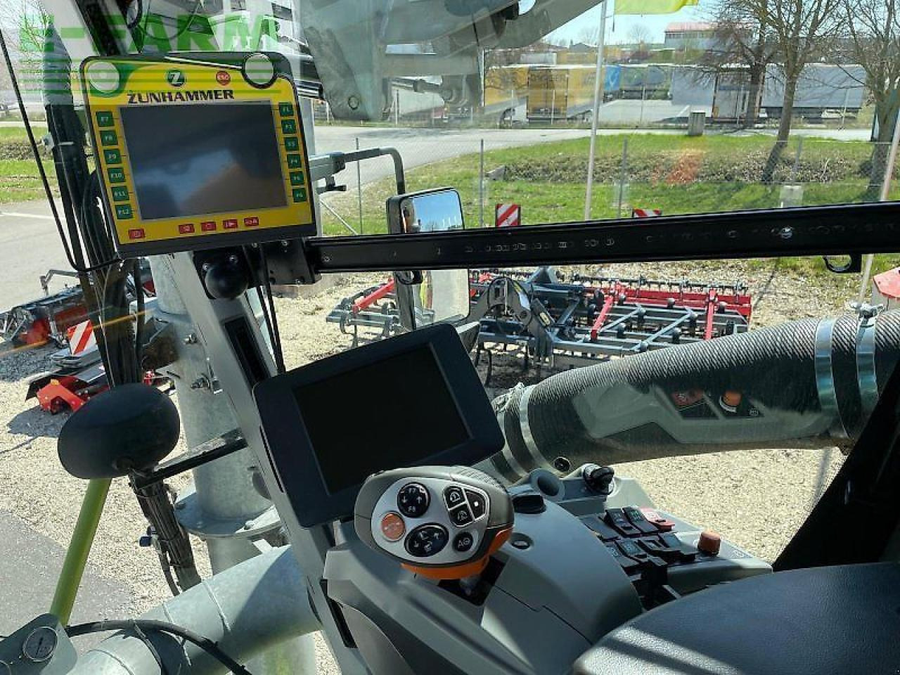 CLAAS xerion 4000 saddle trac zunhammer 16 m³ kundendienst und tüv neu SADDLE TRAC - Farm tractor: picture 2 CLAAS xerion 4000 saddle trac zunhammer 16 m³ kundendienst und tüv neu SADDLE TRAC - Farm tractor: picture 2