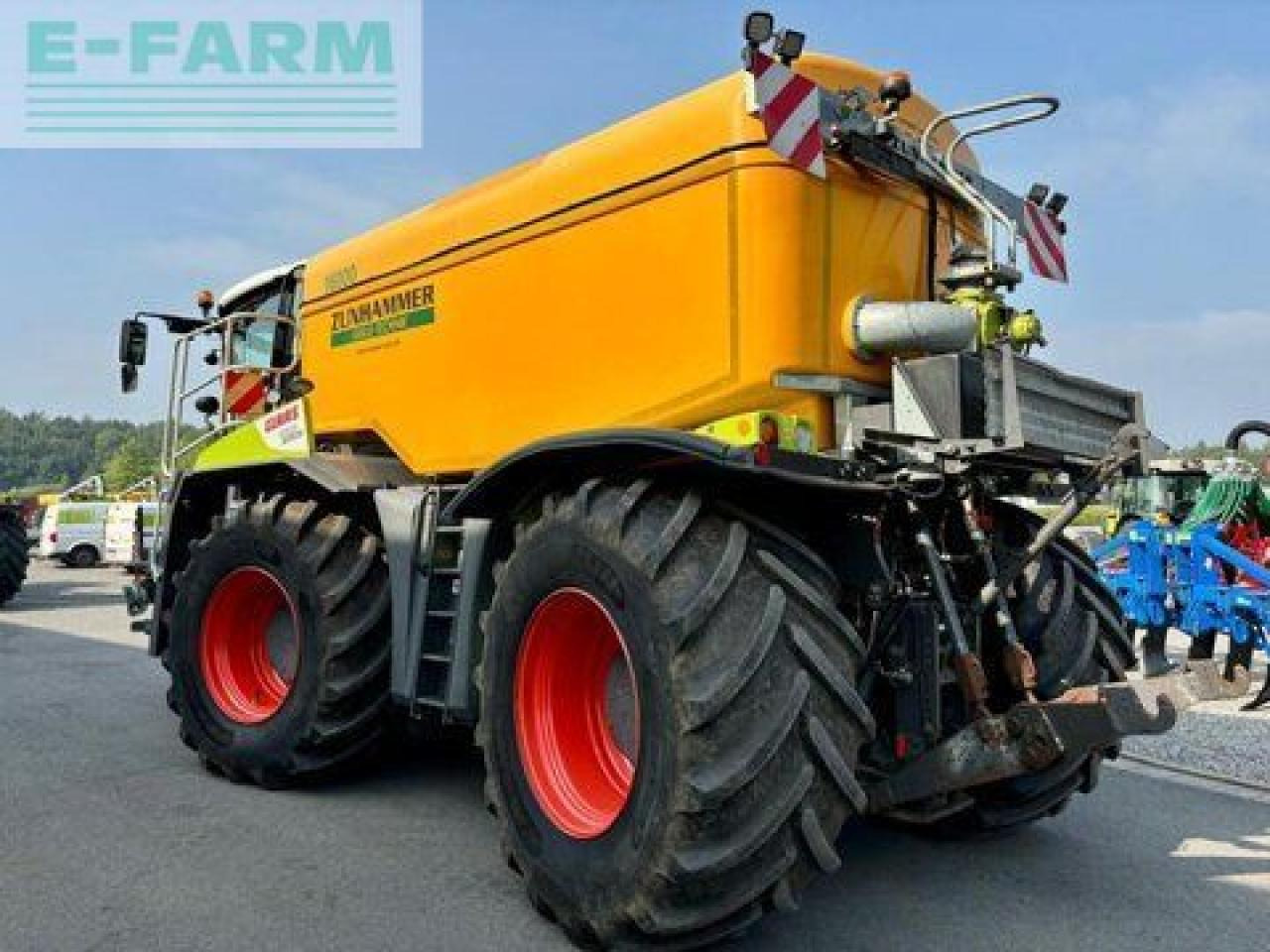 CLAAS xerion 4000 saddle trac, zunhammer acx 16 cbm SADDLE TRAC - Farm tractor: picture 3 CLAAS xerion 4000 saddle trac, zunhammer acx 16 cbm SADDLE TRAC - Farm tractor: picture 3