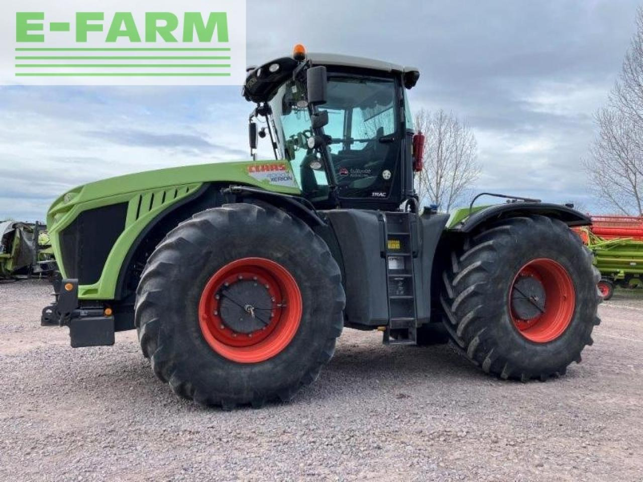 CLAAS xerion 4000 trac TRAC - Farm tractor: picture 1 CLAAS xerion 4000 trac TRAC - Farm tractor: picture 1