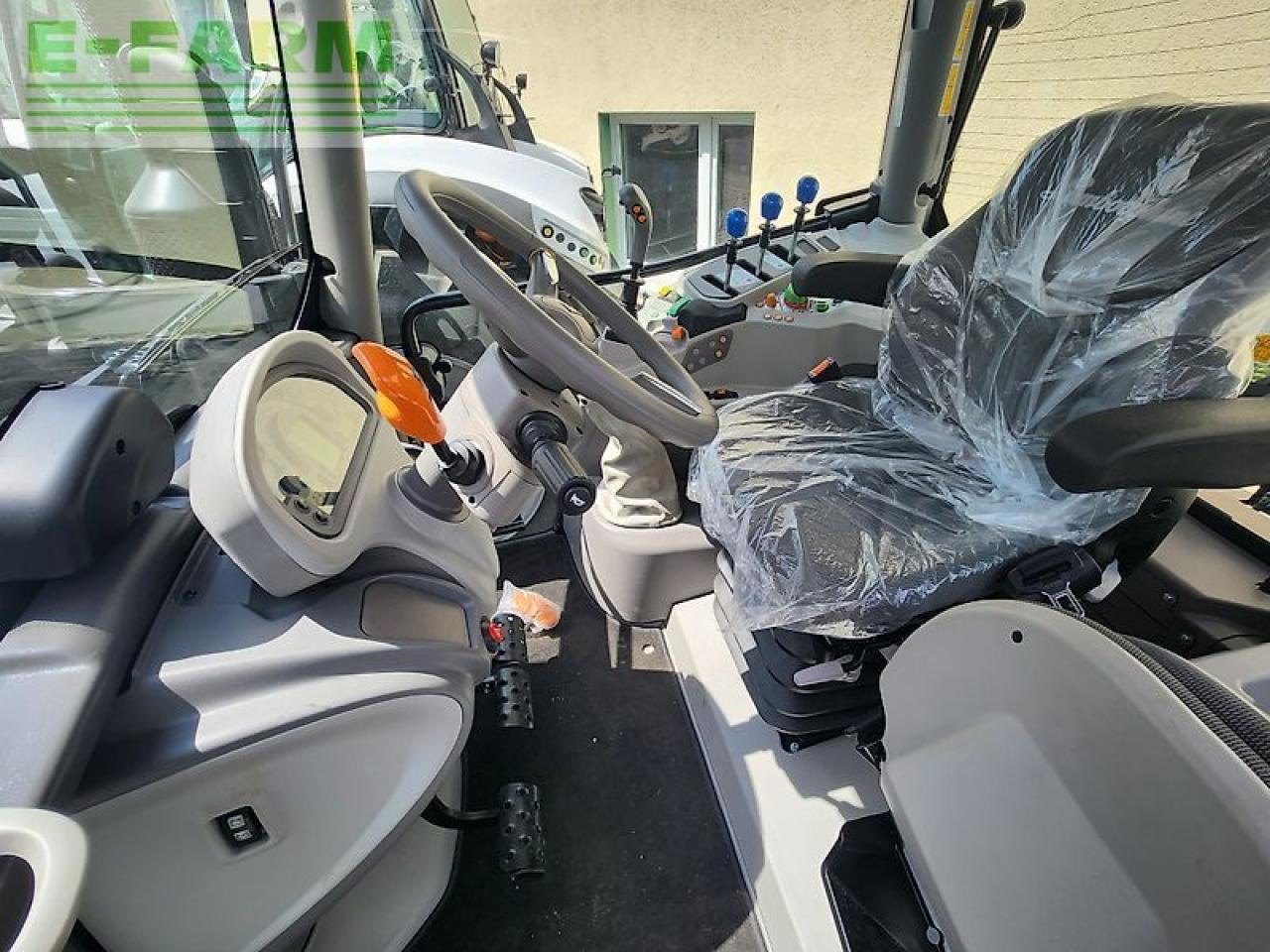 Deutz-Fahr 6125 - Farm tractor: picture 5 Deutz-Fahr 6125 - Farm tractor: picture 5