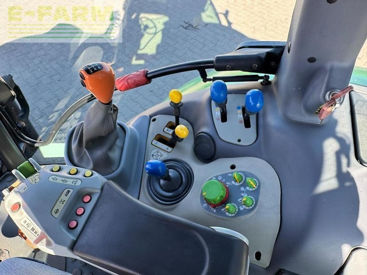 Farm tractor Deutz-Fahr agrotron m640: picture 12