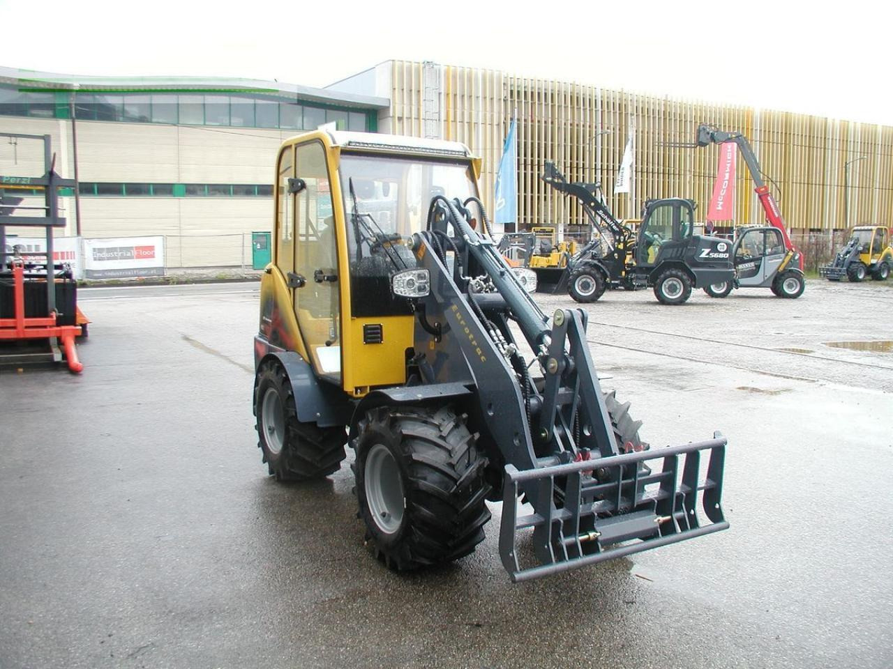Eurotrac 820 / w12-cs2 - Mini excavator: picture 4 Eurotrac 820 / w12-cs2 - Mini excavator: picture 4