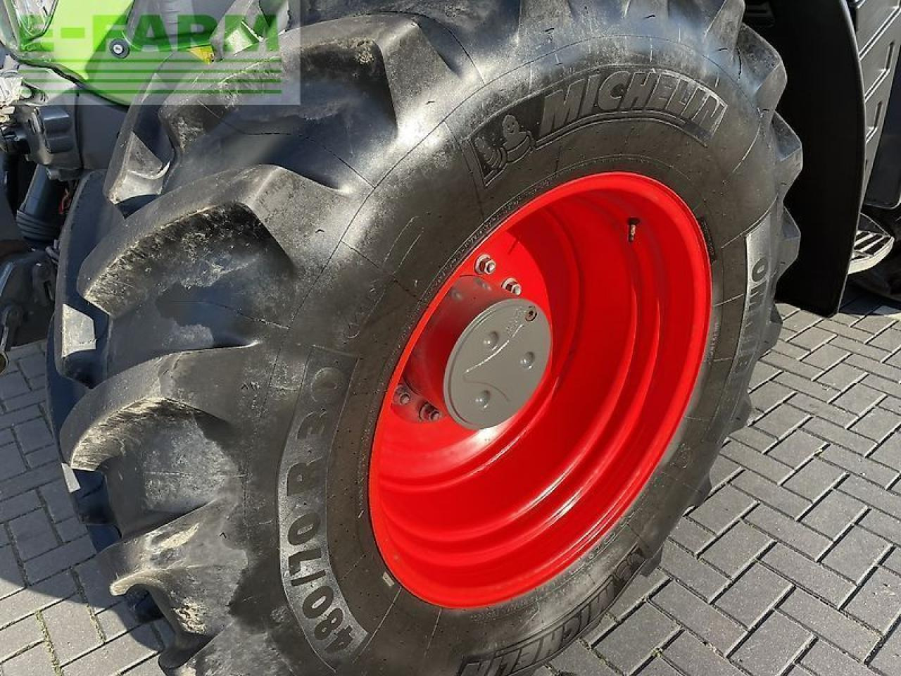Farm tractor Fendt 724 s4: picture 8