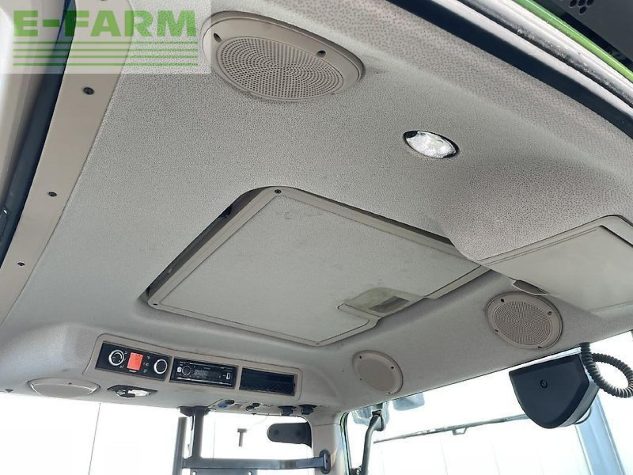 Farm tractor Fendt 724 s4: picture 18