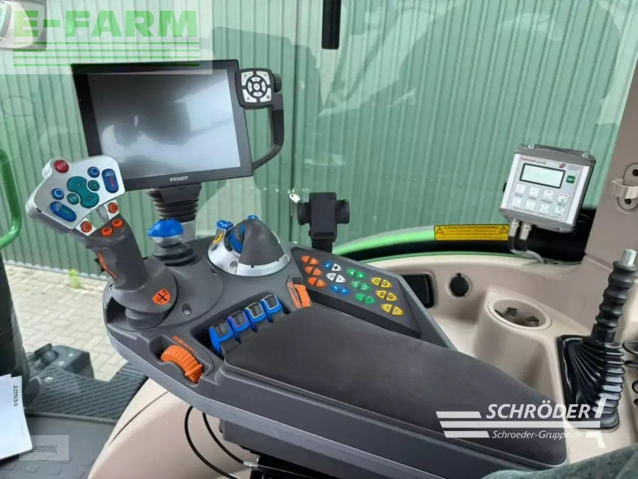 Farm tractor Fendt 724 vario s4 profi plus ProfiPlus: picture 19
