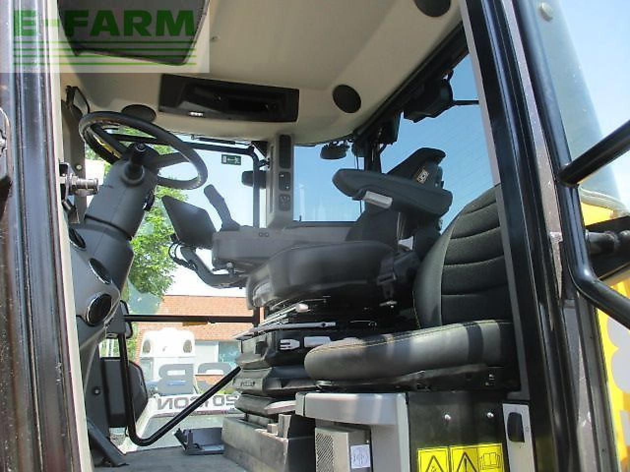 JCB 4220 icon - Farm tractor: picture 5 JCB 4220 icon - Farm tractor: picture 5