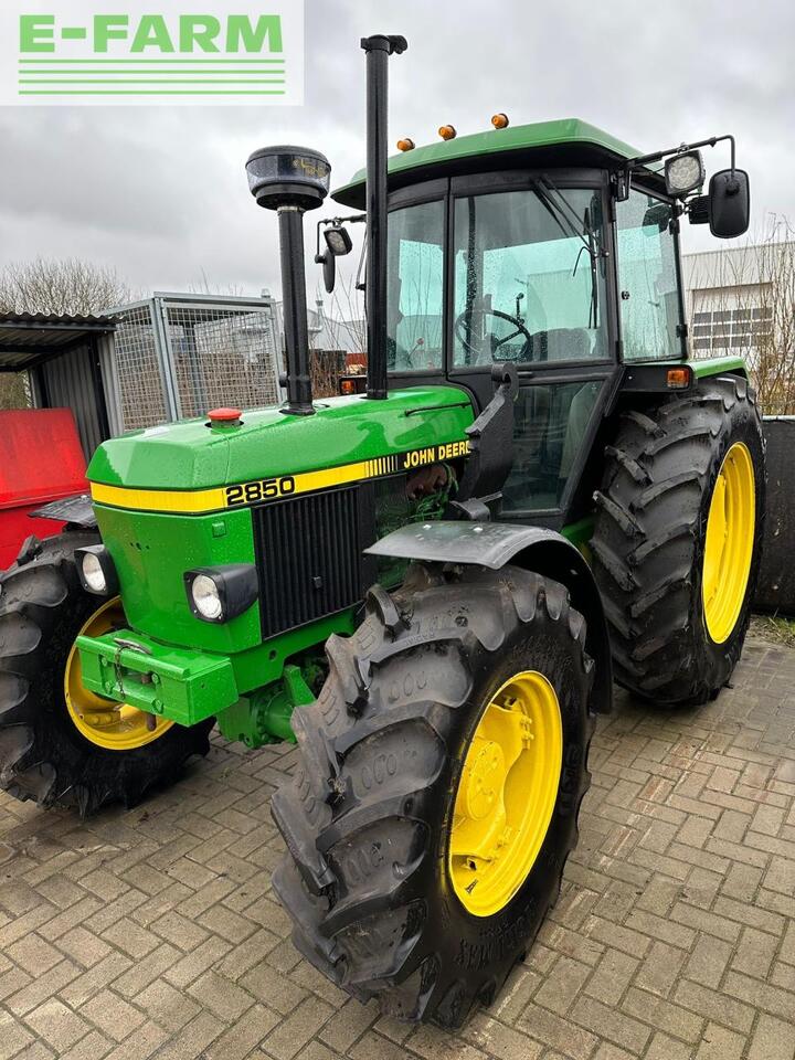 John Deere 2850 - Farm tractor: picture 2 John Deere 2850 - Farm tractor: picture 2