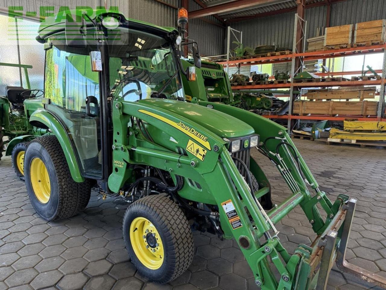 John Deere 3320 - Farm tractor: picture 1 John Deere 3320 - Farm tractor: picture 1