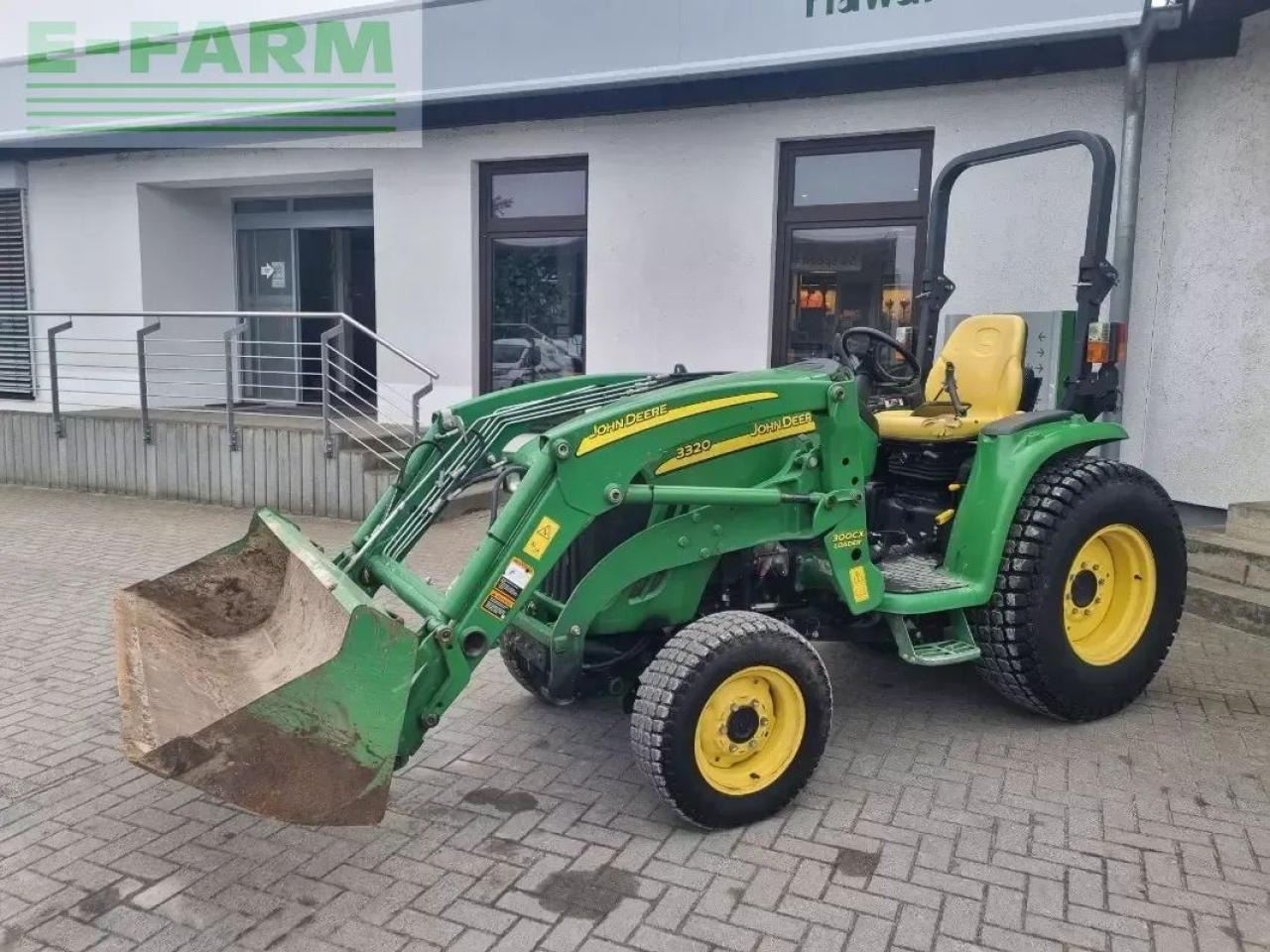 John Deere 3320 my11 - Farm tractor: picture 1 John Deere 3320 my11 - Farm tractor: picture 1