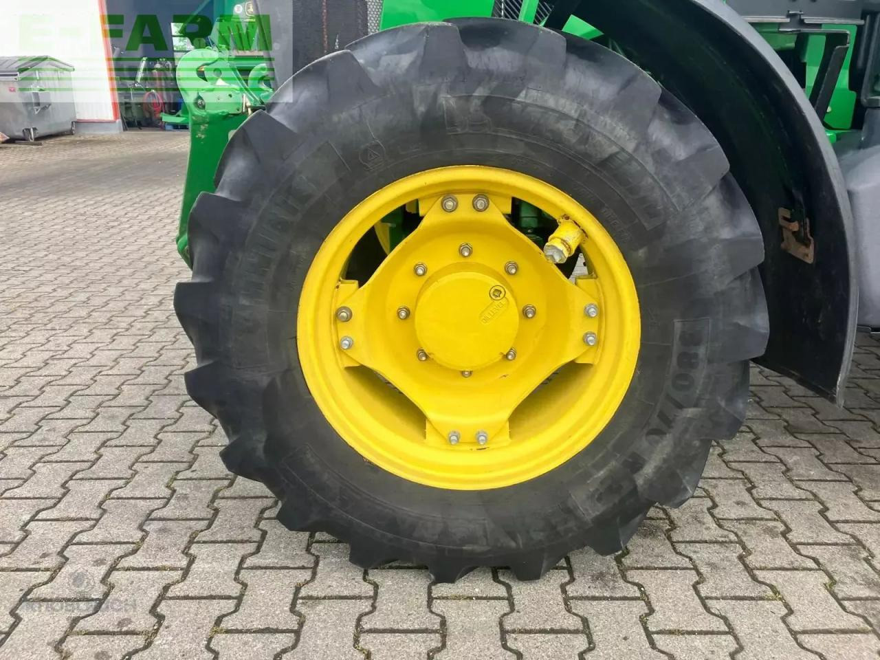 John Deere 5085 m - Farm tractor: picture 5 John Deere 5085 m - Farm tractor: picture 5