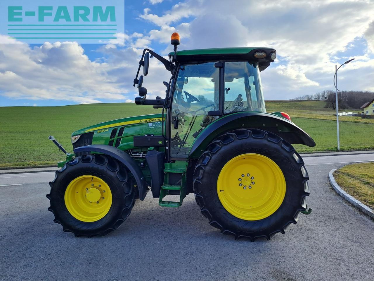 John Deere 5090r - Farm tractor: picture 3 John Deere 5090r - Farm tractor: picture 3