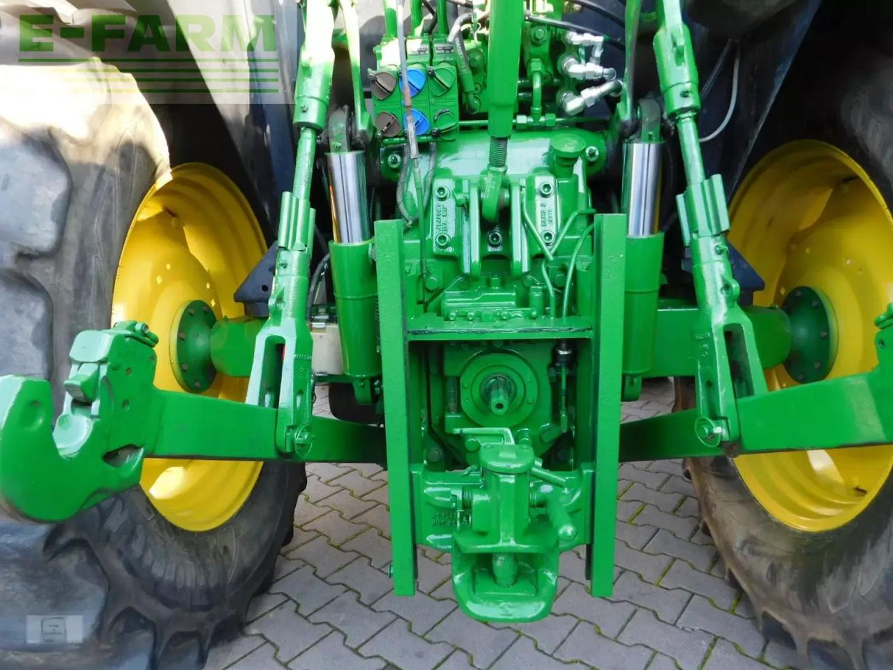 John Deere 5100r - Farm tractor: picture 4 John Deere 5100r - Farm tractor: picture 4