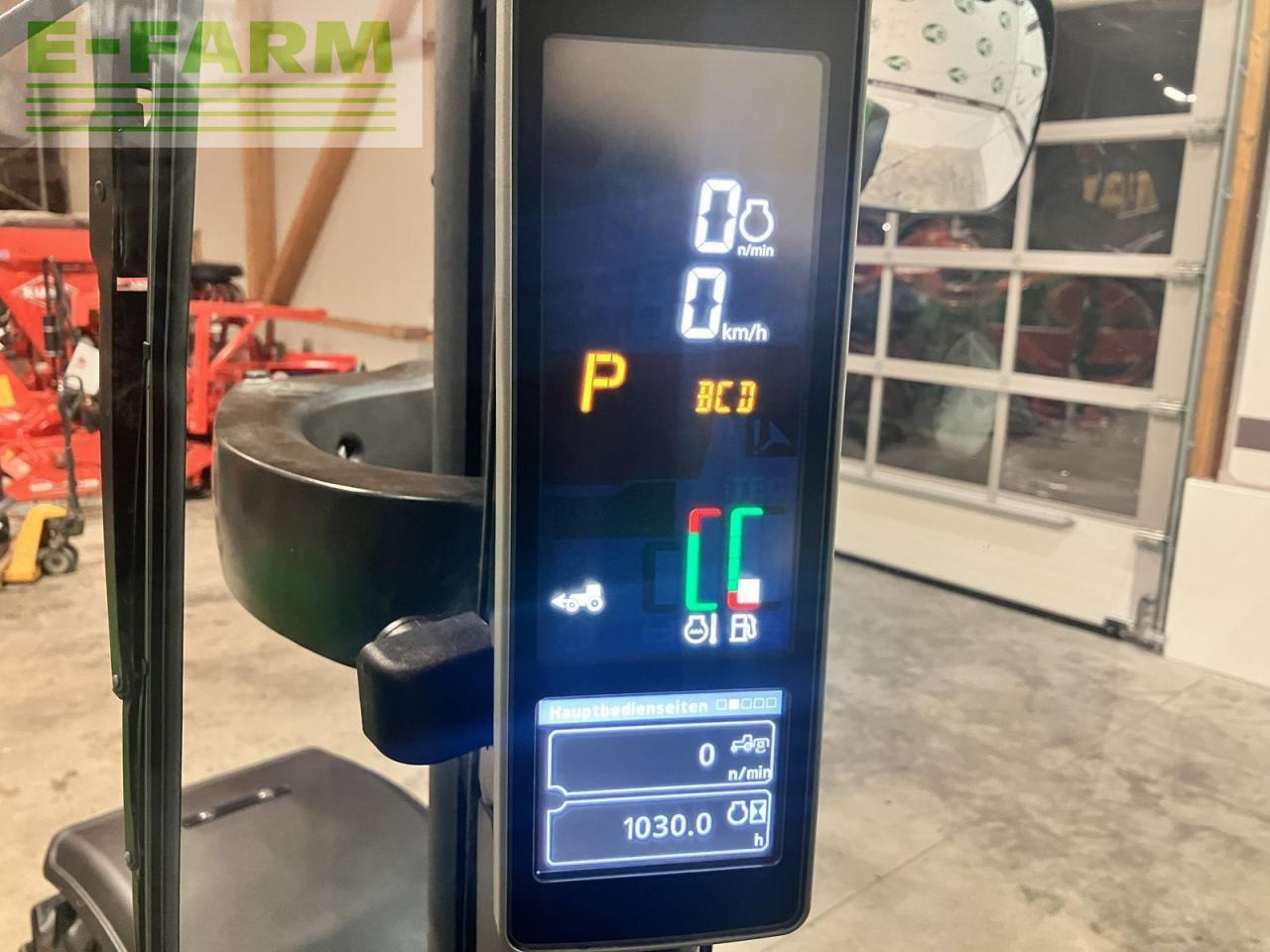 Farm tractor John Deere 5115r: picture 23 Farm tractor John Deere 5115r: picture 23