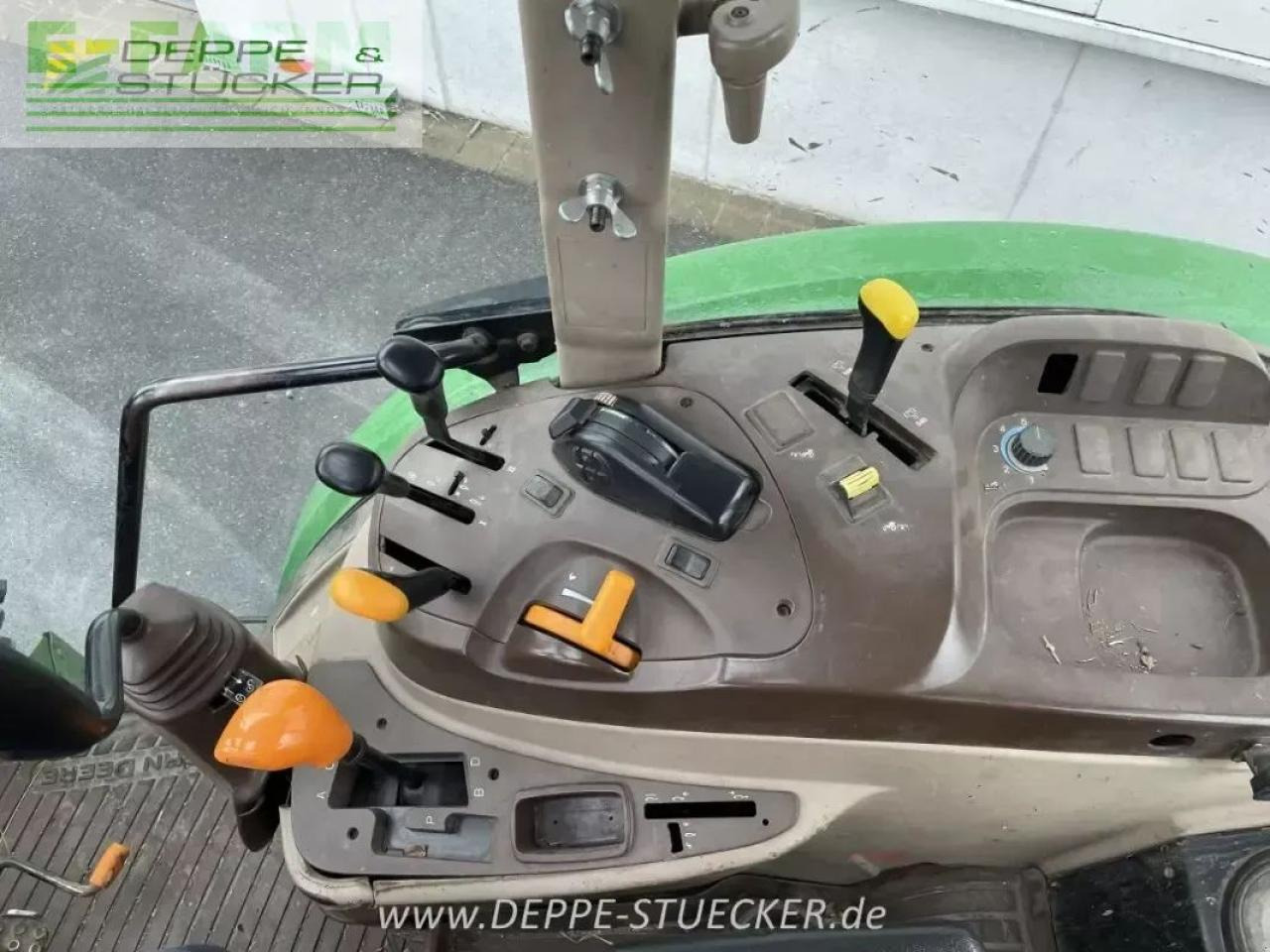 John Deere 5720 - Farm tractor: picture 5 John Deere 5720 - Farm tractor: picture 5