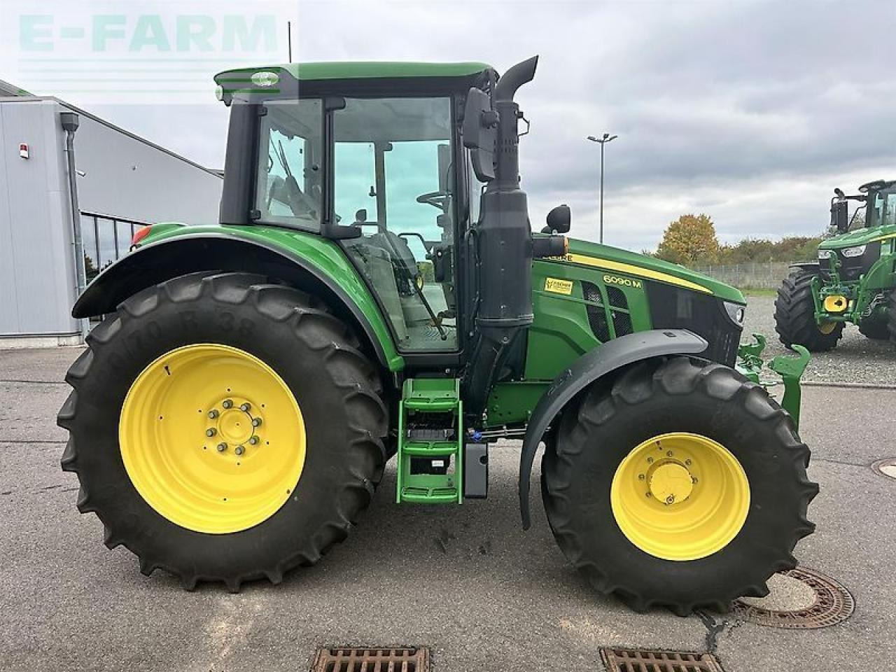 John Deere 6090m - Farm tractor: picture 4 John Deere 6090m - Farm tractor: picture 4